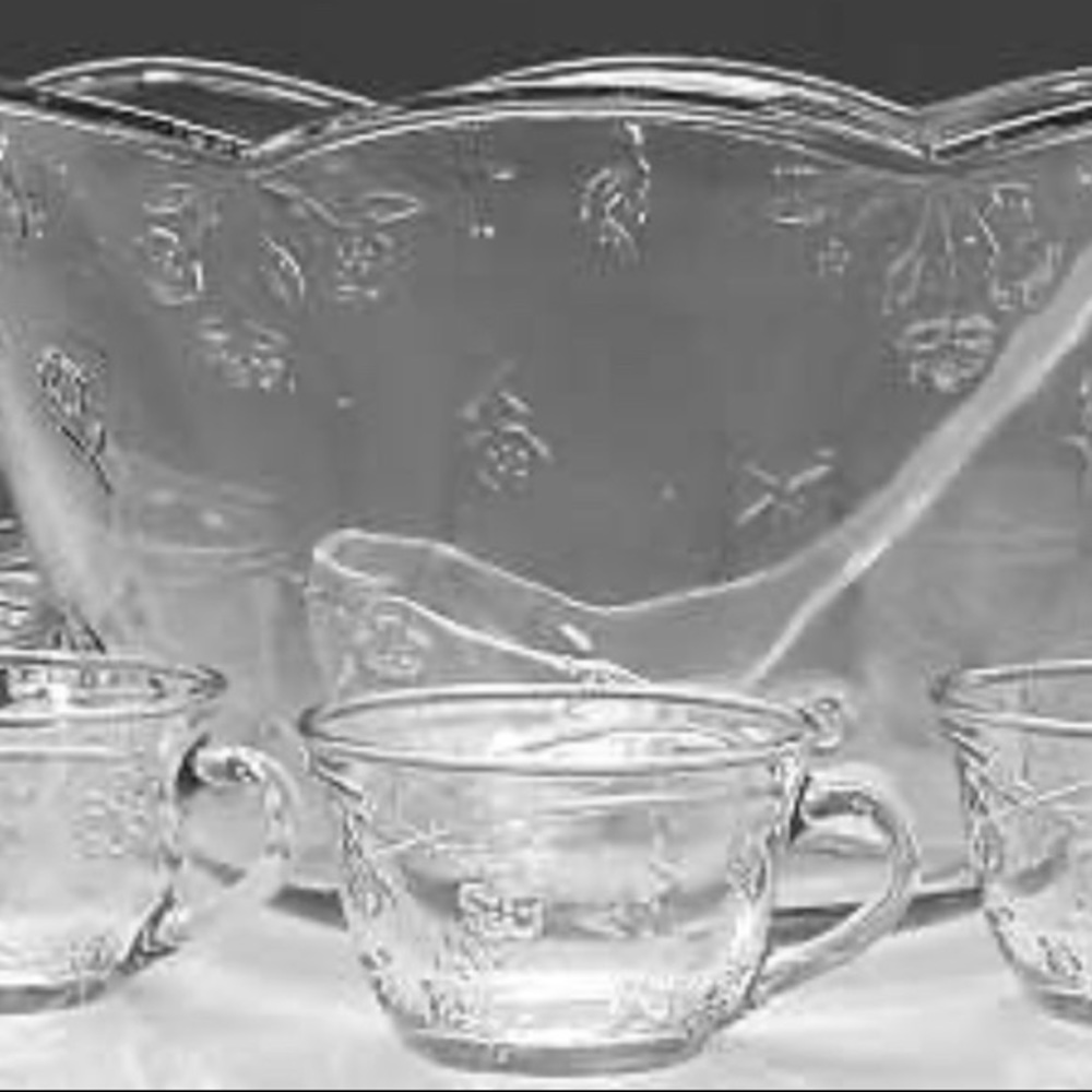 Anchor Hocking Savannah Punch
Bowl with 8 Cups